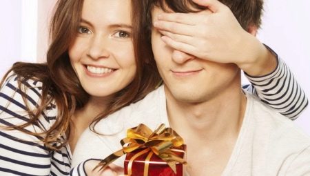 Що подарувати хлопцеві на 18 років? Ідеї подарунків від дівчини і друга. Що можна подарувати на день народження сина і брата? Що можна зробити своїми руками?