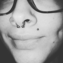 Сережка в ніс (101 фото): як вставити золоті сережки в ніс, кільце, обманка та інші популярні види