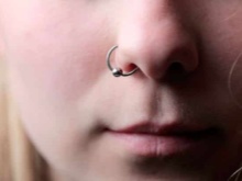 Сережка в ніс (101 фото): як вставити золоті сережки в ніс, кільце, обманка та інші популярні види