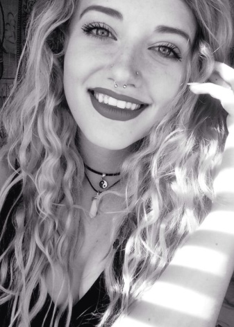 Сережка в ніс (101 фото): як вставити золоті сережки в ніс, кільце, обманка та інші популярні види