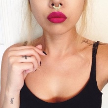 Сережка в ніс (101 фото): як вставити золоті сережки в ніс, кільце, обманка та інші популярні види