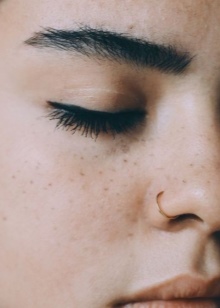 Сережка в ніс (101 фото): як вставити золоті сережки в ніс, кільце, обманка та інші популярні види