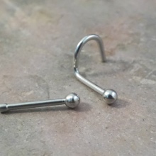 Сережка в ніс (101 фото): як вставити золоті сережки в ніс, кільце, обманка та інші популярні види