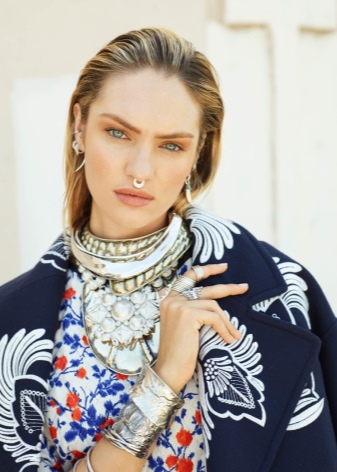 Сережка в ніс (101 фото): як вставити золоті сережки в ніс, кільце, обманка та інші популярні види