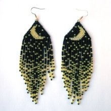 Сережки (143 фото): модні сережки 2020, які краще виглядають у вухах, моделі з полімерної глини, стильні сережки фріволіте і хрести