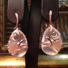 Сережки (143 фото): модні сережки 2020, які краще виглядають у вухах, моделі з полімерної глини, стильні сережки фріволіте і хрести