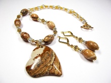 Сережки (143 фото): модні сережки 2020, які краще виглядають у вухах, моделі з полімерної глини, стильні сережки фріволіте і хрести