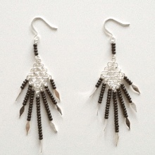 Сережки (143 фото): модні сережки 2020, які краще виглядають у вухах, моделі з полімерної глини, стильні сережки фріволіте і хрести