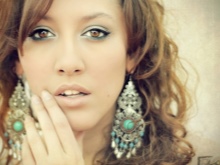 Сережки (143 фото): модні сережки 2020, які краще виглядають у вухах, моделі з полімерної глини, стильні сережки фріволіте і хрести