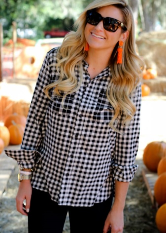 Сережки (143 фото): модні сережки 2020, які краще виглядають у вухах, моделі з полімерної глини, стильні сережки фріволіте і хрести