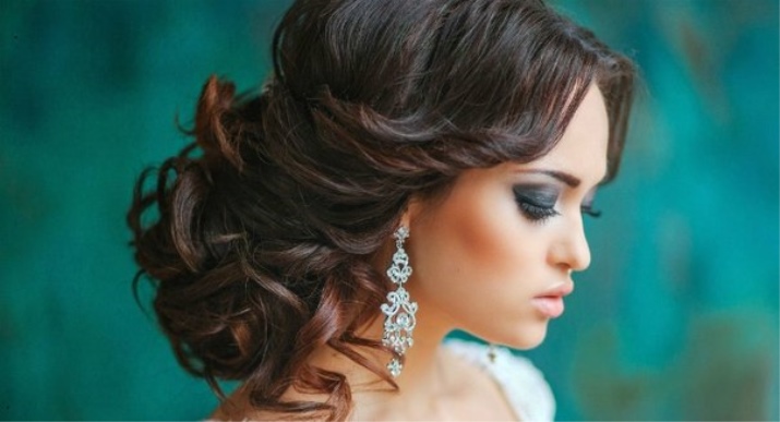 Сережки (143 фото): модні сережки 2020, які краще виглядають у вухах, моделі з полімерної глини, стильні сережки фріволіте і хрести