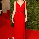 Сережки (143 фото): модні сережки 2020, які краще виглядають у вухах, моделі з полімерної глини, стильні сережки фріволіте і хрести