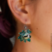 Сережки (143 фото): модні сережки 2020, які краще виглядають у вухах, моделі з полімерної глини, стильні сережки фріволіте і хрести