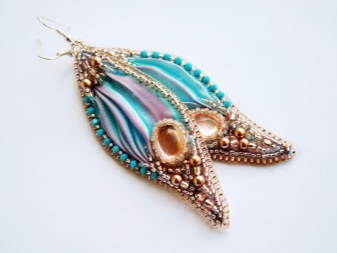 Сережки (143 фото): модні сережки 2020, які краще виглядають у вухах, моделі з полімерної глини, стильні сережки фріволіте і хрести