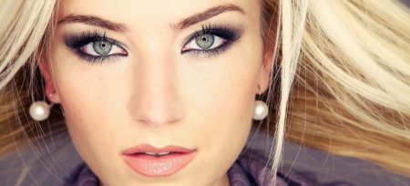 Сережки (143 фото): модні сережки 2020, які краще виглядають у вухах, моделі з полімерної глини, стильні сережки фріволіте і хрести