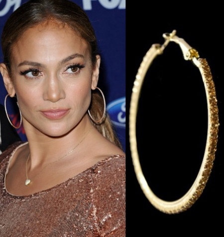 Сережки (143 фото): модні сережки 2020, які краще виглядають у вухах, моделі з полімерної глини, стильні сережки фріволіте і хрести