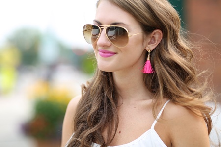 Сережки (143 фото): модні сережки 2020, які краще виглядають у вухах, моделі з полімерної глини, стильні сережки фріволіте і хрести