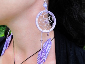 Сережки (143 фото): модні сережки 2020, які краще виглядають у вухах, моделі з полімерної глини, стильні сережки фріволіте і хрести