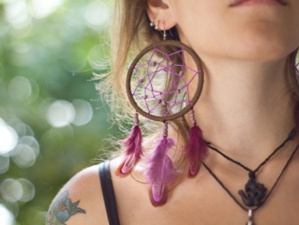 Сережки (143 фото): модні сережки 2020, які краще виглядають у вухах, моделі з полімерної глини, стильні сережки фріволіте і хрести