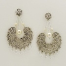 Сережки (143 фото): модні сережки 2020, які краще виглядають у вухах, моделі з полімерної глини, стильні сережки фріволіте і хрести