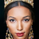 Сережки (143 фото): модні сережки 2020, які краще виглядають у вухах, моделі з полімерної глини, стильні сережки фріволіте і хрести