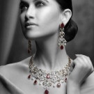 Сережки (143 фото): модні сережки 2020, які краще виглядають у вухах, моделі з полімерної глини, стильні сережки фріволіте і хрести