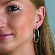 Сережки (143 фото): модні сережки 2020, які краще виглядають у вухах, моделі з полімерної глини, стильні сережки фріволіте і хрести