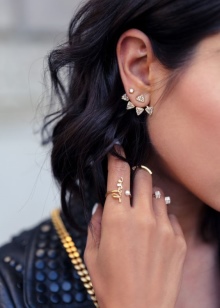 Сережки (143 фото): модні сережки 2020, які краще виглядають у вухах, моделі з полімерної глини, стильні сережки фріволіте і хрести