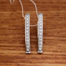 Сережки (143 фото): модні сережки 2020, які краще виглядають у вухах, моделі з полімерної глини, стильні сережки фріволіте і хрести