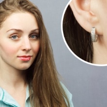 Сережки (143 фото): модні сережки 2020, які краще виглядають у вухах, моделі з полімерної глини, стильні сережки фріволіте і хрести