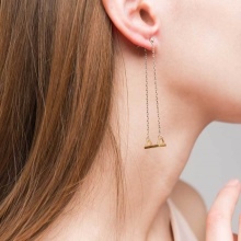 Сережки (143 фото): модні сережки 2020, які краще виглядають у вухах, моделі з полімерної глини, стильні сережки фріволіте і хрести