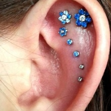 Сережки (143 фото): модні сережки 2020, які краще виглядають у вухах, моделі з полімерної глини, стильні сережки фріволіте і хрести