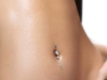 Сережки (143 фото): модні сережки 2020, які краще виглядають у вухах, моделі з полімерної глини, стильні сережки фріволіте і хрести