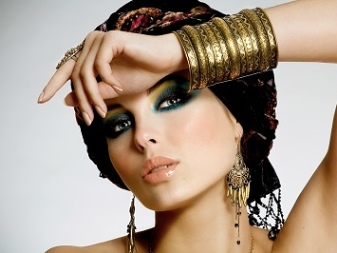 Сережки (143 фото): модні сережки 2020, які краще виглядають у вухах, моделі з полімерної глини, стильні сережки фріволіте і хрести