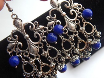 Сережки (143 фото): модні сережки 2020, які краще виглядають у вухах, моделі з полімерної глини, стильні сережки фріволіте і хрести