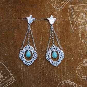 Сережки (143 фото): модні сережки 2020, які краще виглядають у вухах, моделі з полімерної глини, стильні сережки фріволіте і хрести