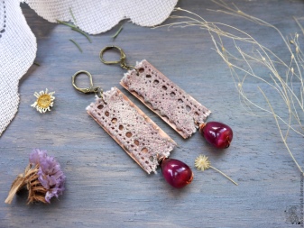 Сережки (143 фото): модні сережки 2020, які краще виглядають у вухах, моделі з полімерної глини, стильні сережки фріволіте і хрести