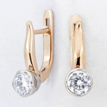 Сережки (143 фото): модні сережки 2020, які краще виглядають у вухах, моделі з полімерної глини, стильні сережки фріволіте і хрести