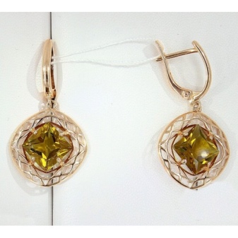 Сережки (143 фото): модні сережки 2020, які краще виглядають у вухах, моделі з полімерної глини, стильні сережки фріволіте і хрести