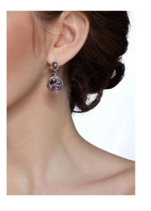 Сережки (143 фото): модні сережки 2020, які краще виглядають у вухах, моделі з полімерної глини, стильні сережки фріволіте і хрести