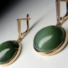 Сережки (143 фото): модні сережки 2020, які краще виглядають у вухах, моделі з полімерної глини, стильні сережки фріволіте і хрести