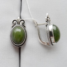 Сережки (143 фото): модні сережки 2020, які краще виглядають у вухах, моделі з полімерної глини, стильні сережки фріволіте і хрести