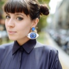 Сережки-біжутерія (68 фото): великі вечірні і великі повсякденні моделі, красиві і модні образи з люстрами