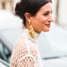 Сережки-біжутерія (68 фото): великі вечірні і великі повсякденні моделі, красиві і модні образи з люстрами