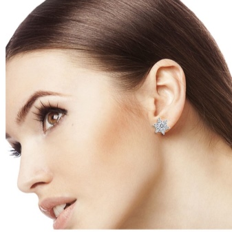 Сережки-біжутерія (68 фото): великі вечірні і великі повсякденні моделі, красиві і модні образи з люстрами