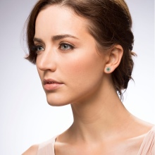 Сережки-біжутерія (68 фото): великі вечірні і великі повсякденні моделі, красиві і модні образи з люстрами