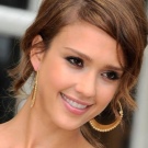 Сережки-біжутерія (68 фото): великі вечірні і великі повсякденні моделі, красиві і модні образи з люстрами