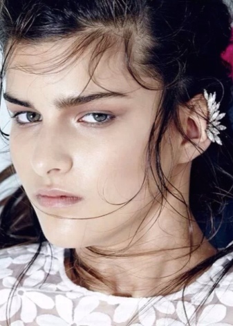 Сережки-біжутерія (68 фото): великі вечірні і великі повсякденні моделі, красиві і модні образи з люстрами