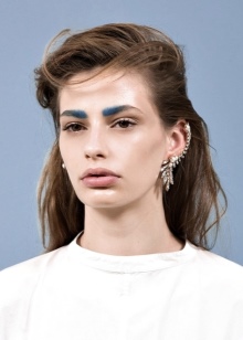 Сережки-біжутерія (68 фото): великі вечірні і великі повсякденні моделі, красиві і модні образи з люстрами