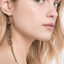 Сережки-біжутерія (68 фото): великі вечірні і великі повсякденні моделі, красиві і модні образи з люстрами